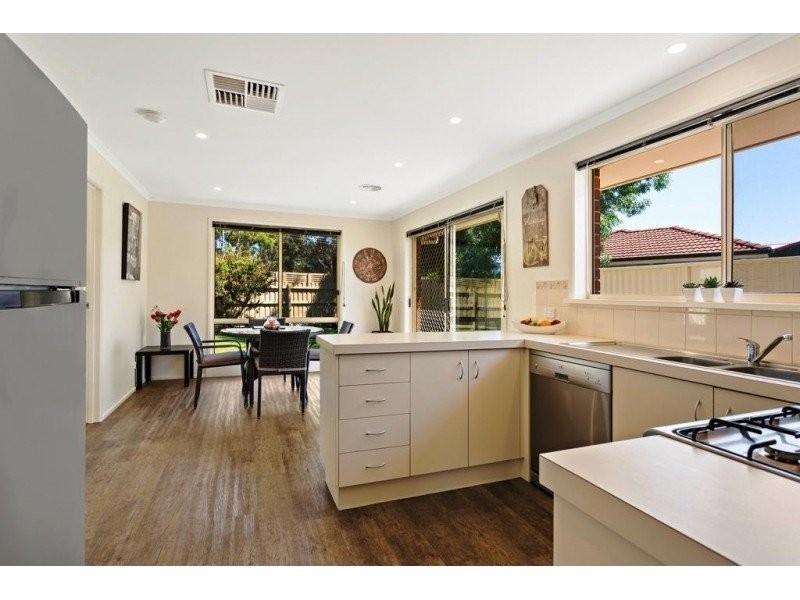 15 Alison Close, Pakenham VIC 3810