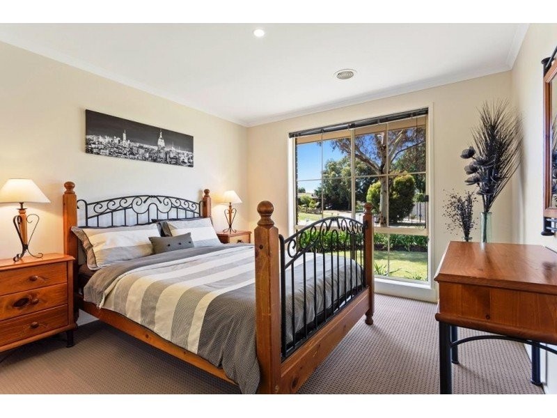 15 Alison Close, Pakenham VIC 3810