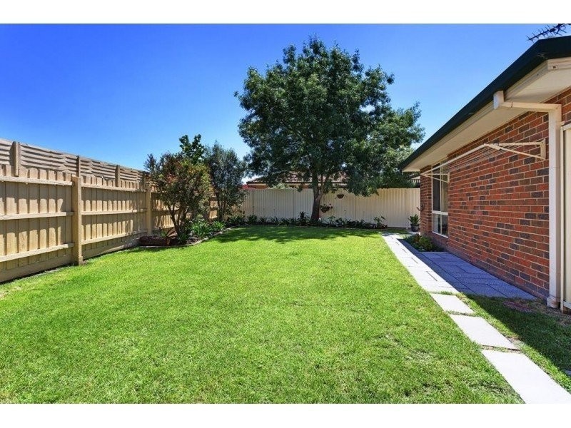 15 Alison Close, Pakenham VIC 3810