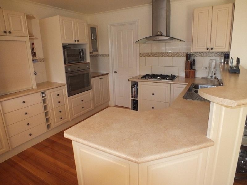 24 Scales Street, Penshurst VIC 3289