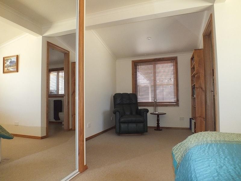 24 Scales Street, Penshurst VIC 3289