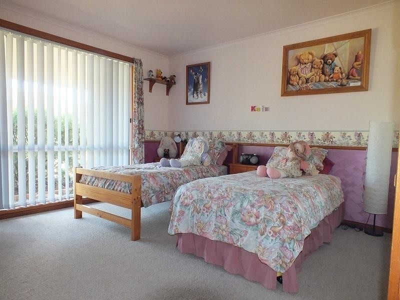 24 Scales Street, Penshurst VIC 3289