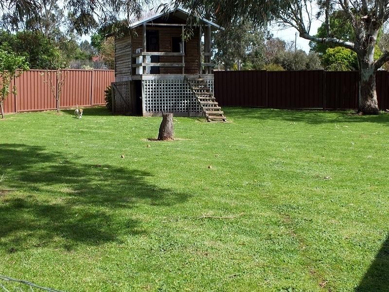 24 Scales Street, Penshurst VIC 3289