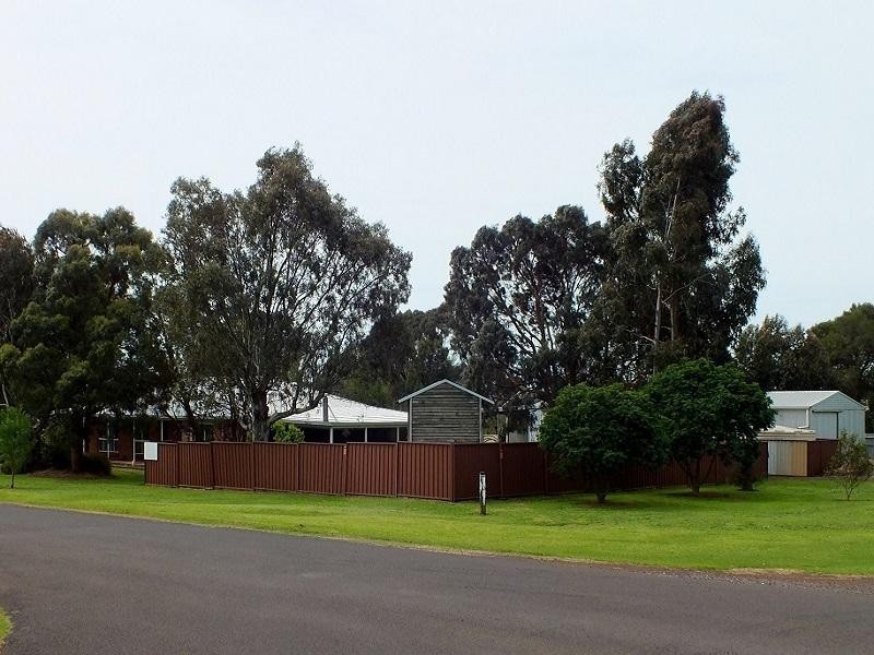 24 Scales Street, Penshurst VIC 3289