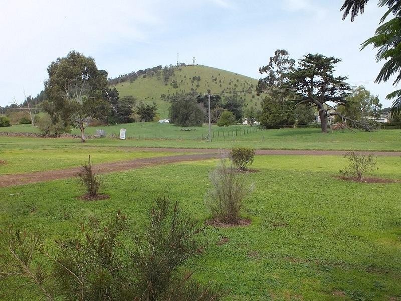 24 Scales Street, Penshurst VIC 3289