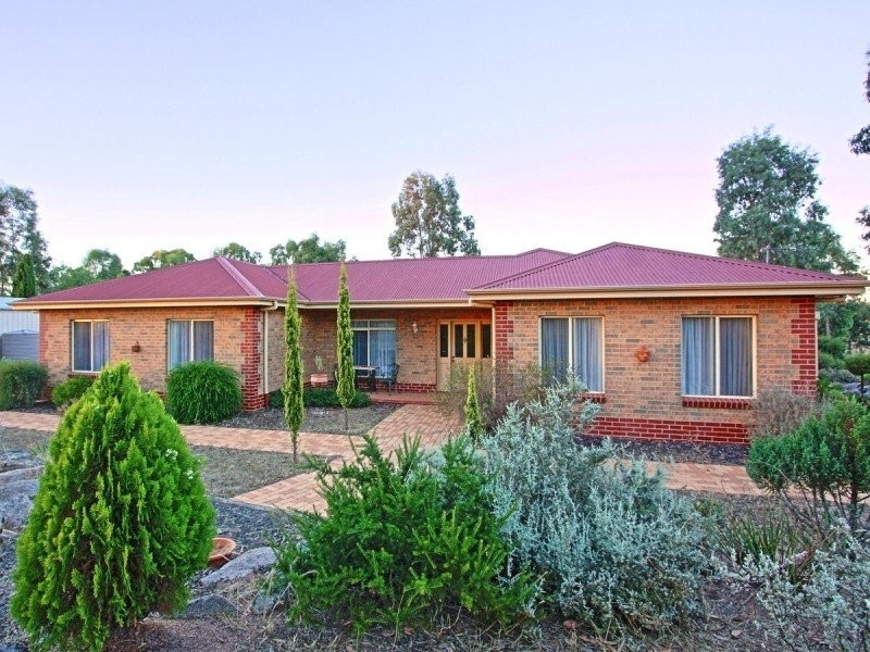 109 Pinjarra Drive, Lockwood South VIC 3551