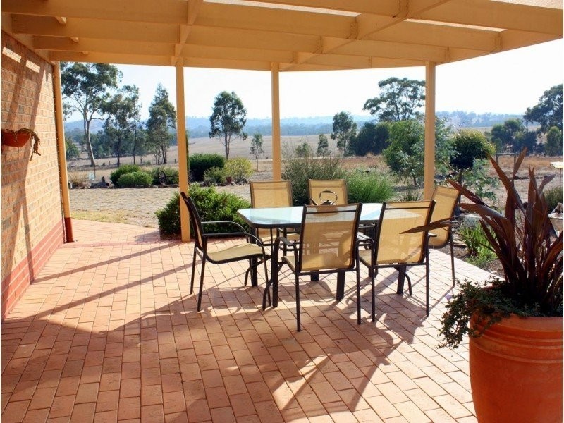 109 Pinjarra Drive, Lockwood South VIC 3551