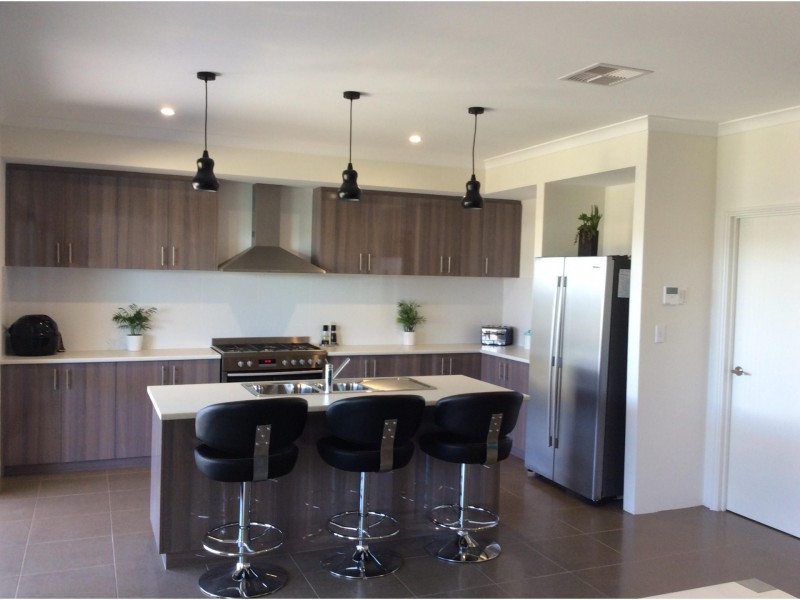 70 Weewar Circuit, South Yunderup WA 6208