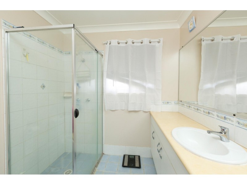 6 Peppermint Place, Old Bar NSW 2430