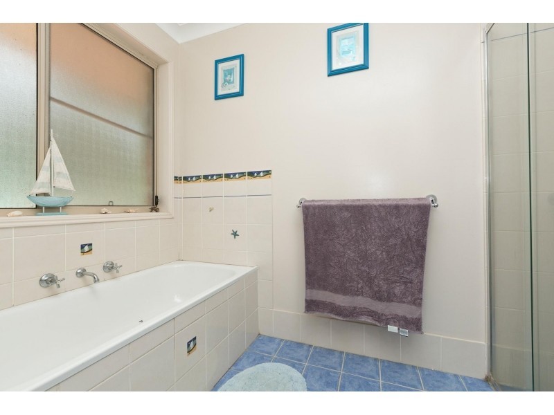 6 Peppermint Place, Old Bar NSW 2430