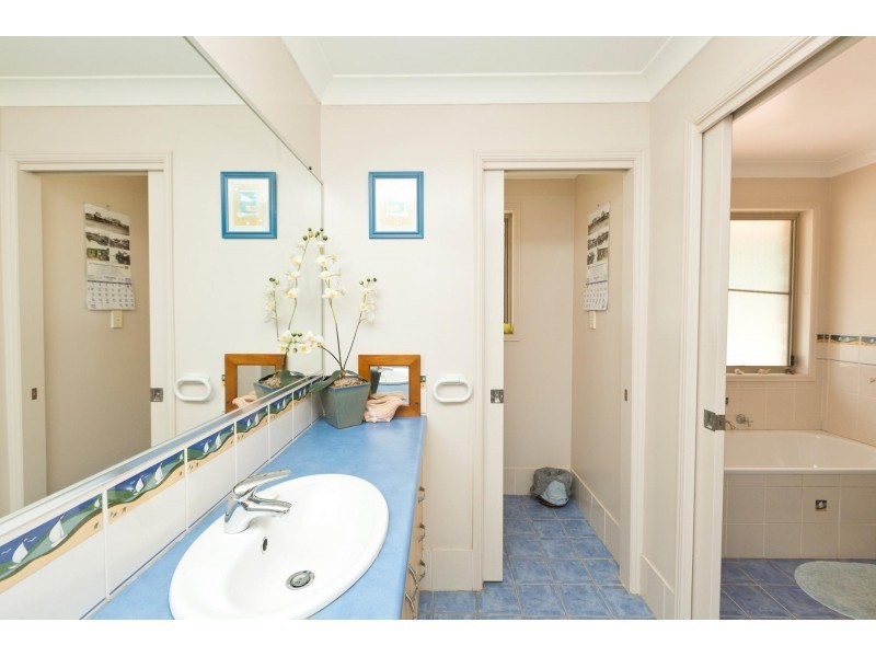 6 Peppermint Place, Old Bar NSW 2430