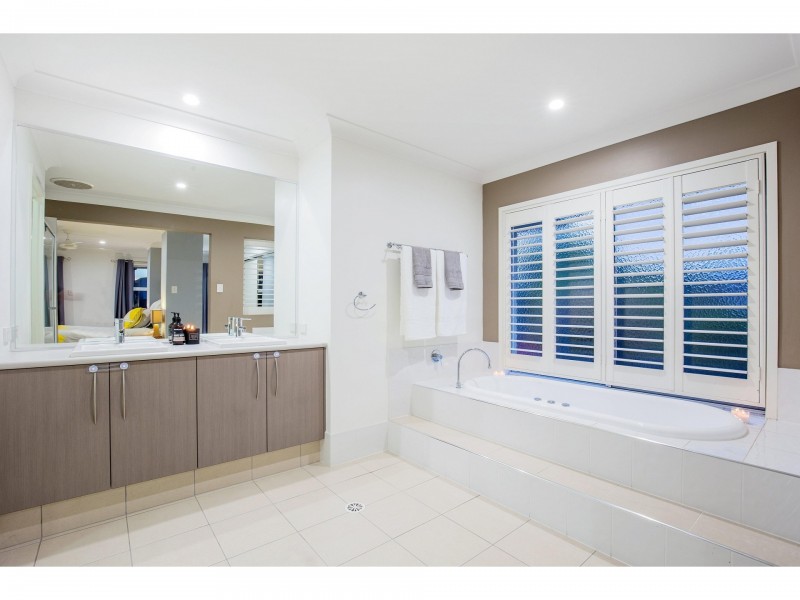 38 Picnic Creek Drive, Coomera QLD 4209