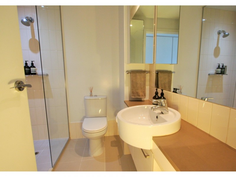 2905/288 Spencer Street, Melbourne VIC 3000