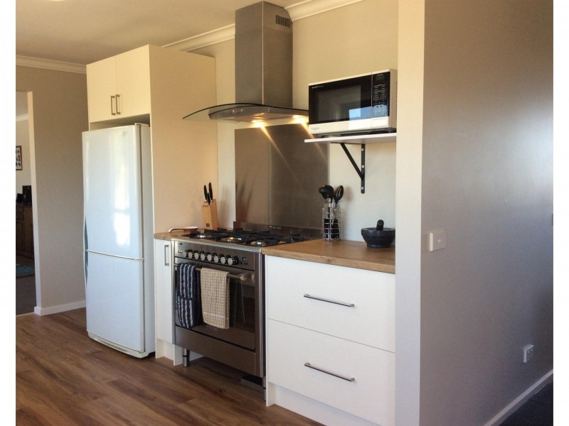 32 Ibbs Lane, Grassmere VIC 3281