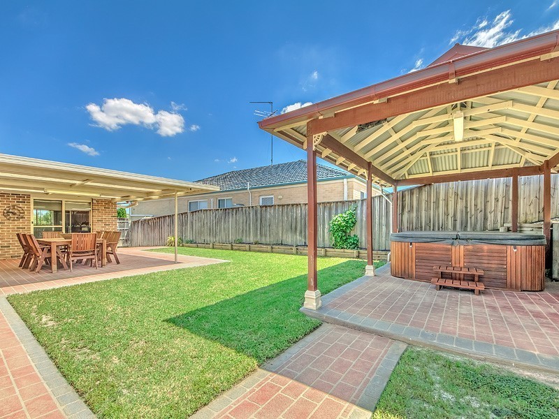 9 Bridle Road, Currans Hill NSW 2567