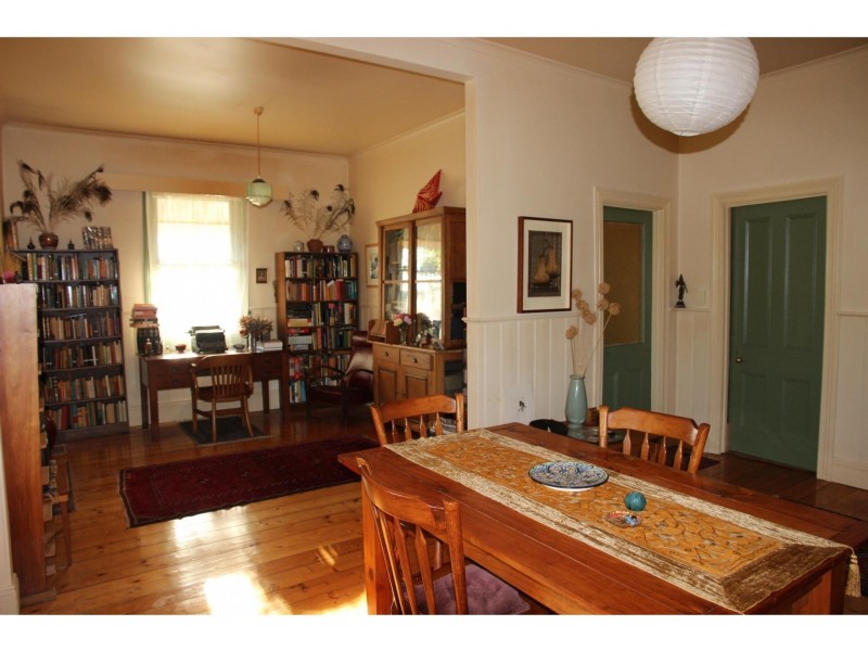 10 Perrins Street, Daylesford VIC 3460