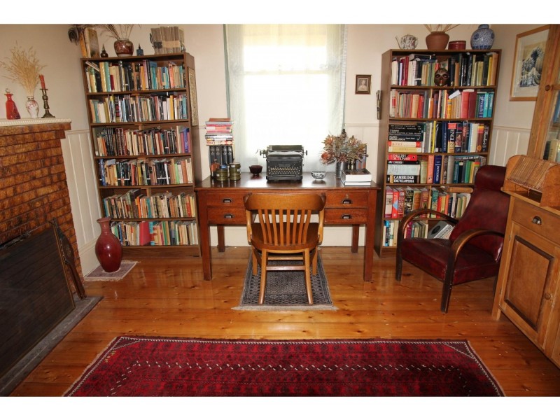 10 Perrins Street, Daylesford VIC 3460