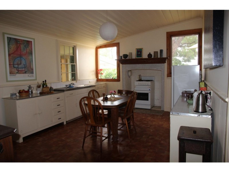 10 Perrins Street, Daylesford VIC 3460