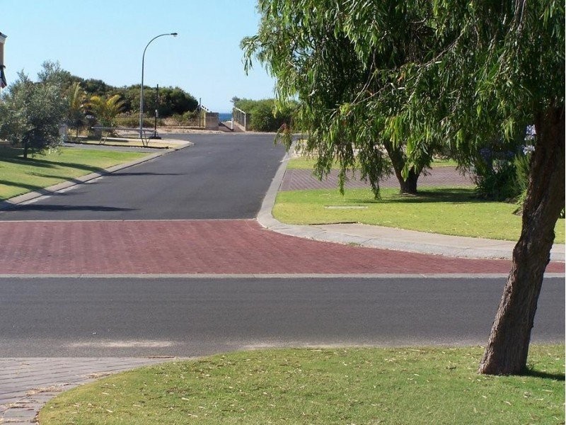 2 Casuarina Drive, Geographe WA 6280