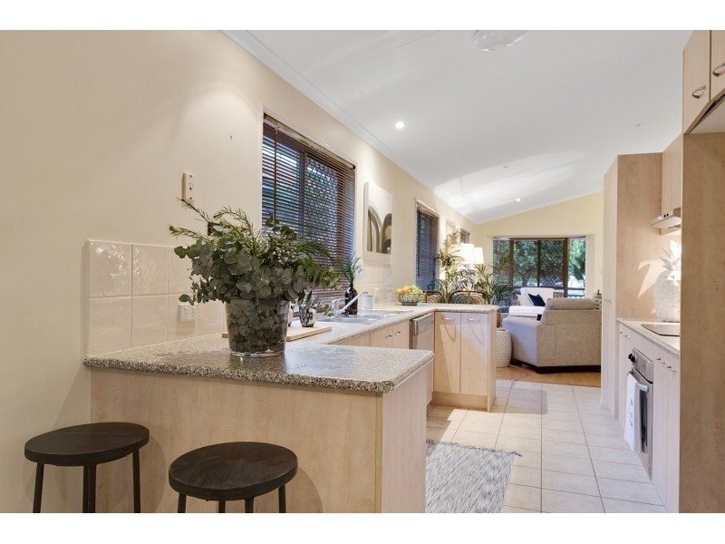 6 Strong Avenue, Graceville QLD 4075