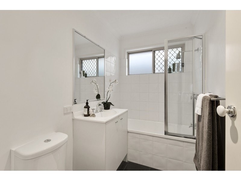 6 Strong Avenue, Graceville QLD 4075