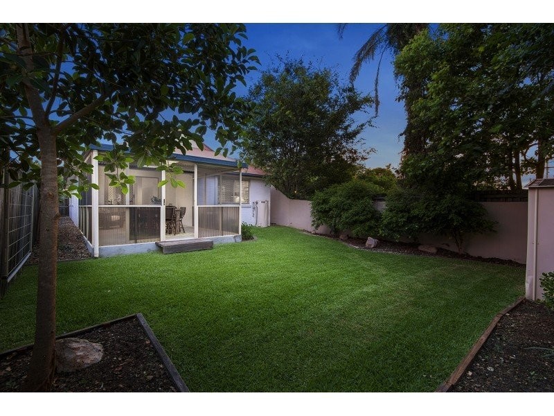 6 Strong Avenue, Graceville QLD 4075