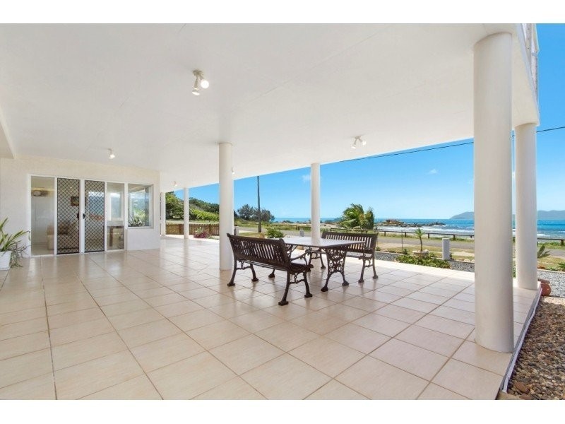 15 Bluewater Parade, Bowen QLD 4805