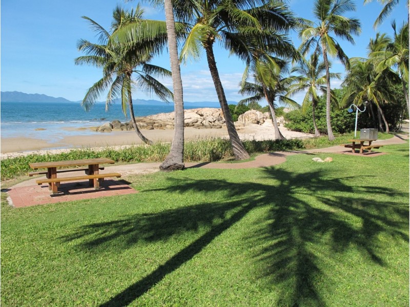 15 Bluewater Parade, Bowen QLD 4805