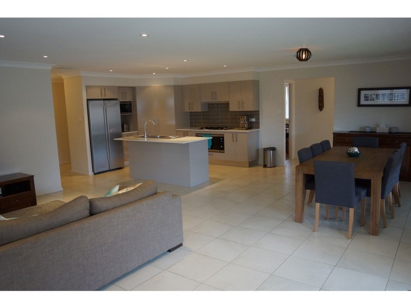 7 Brinsmead Avenue, Middleton Grange NSW 2171