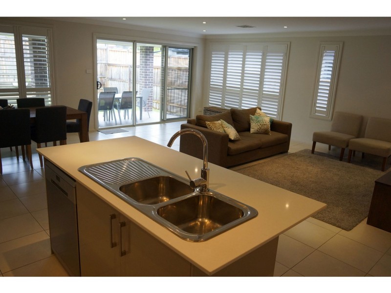 7 Brinsmead Avenue, Middleton Grange NSW 2171