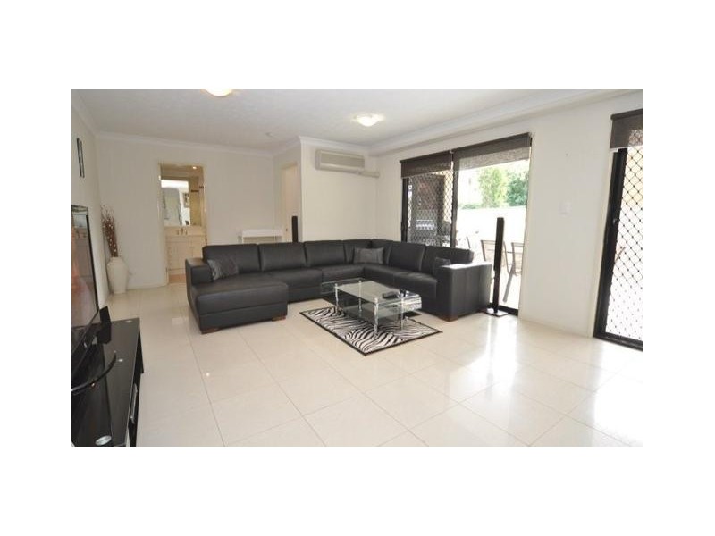 2/26 Bath Street, Labrador QLD 4215