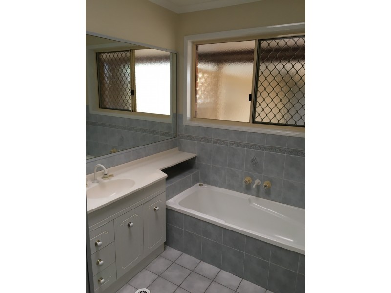 4/19A Dudleigh Street, Booval QLD 4304