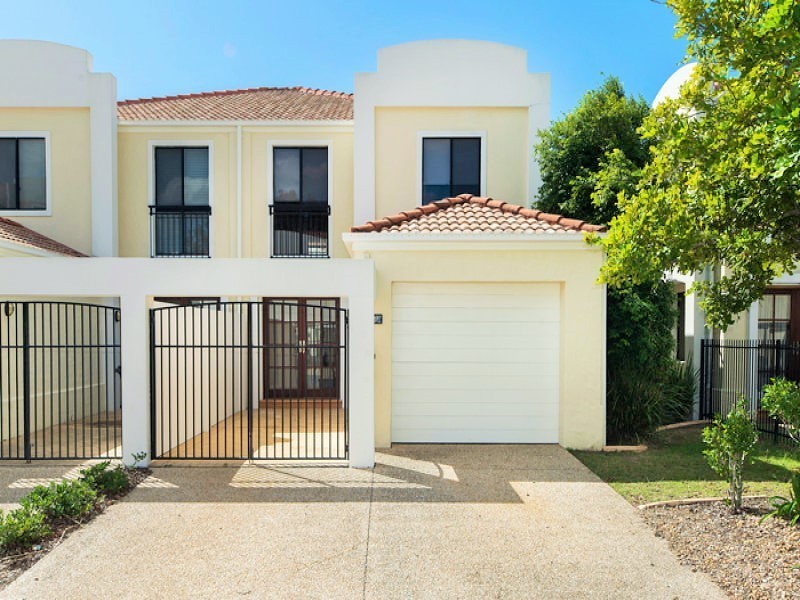 8896 Magnolia Drive East, Hope Island QLD 4212
