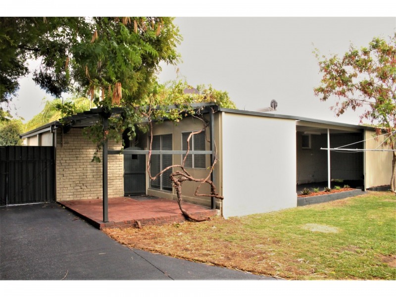 12 Aston Way, Gosnells WA 6110