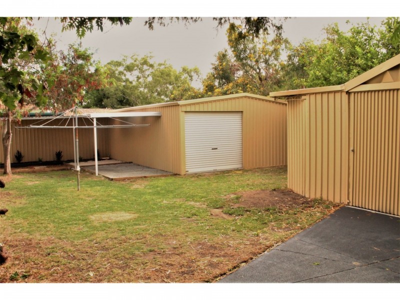 12 Aston Way, Gosnells WA 6110