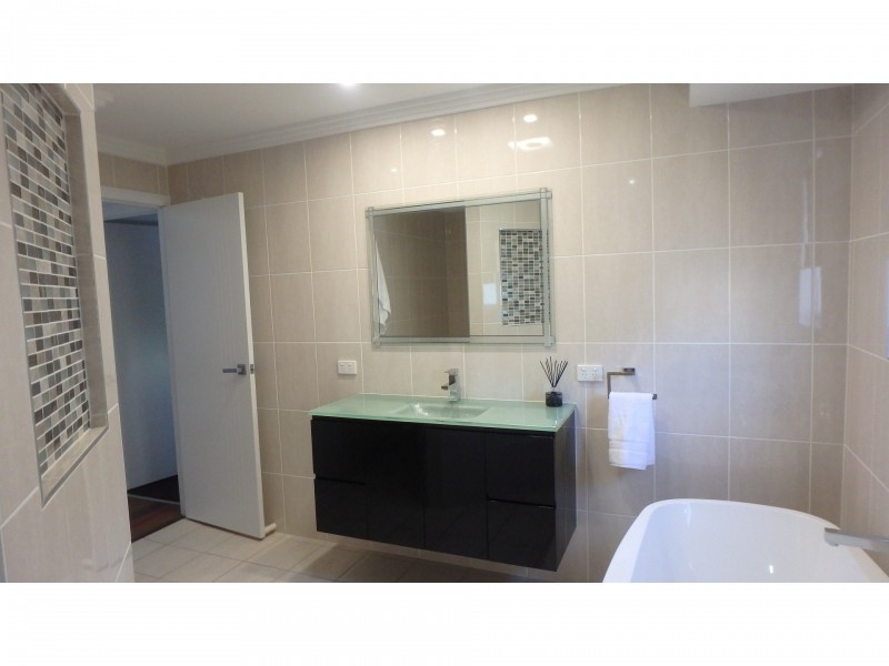 8 Rosewood Street, Taranganba QLD 4703