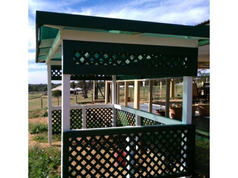 16 JACAMAR DRIVE, Northam WA 6401