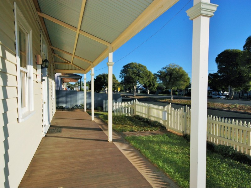164 Woods Street, Donald VIC 3480