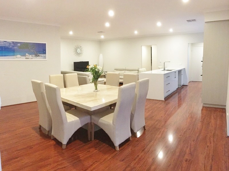 16 Belfry Way, Wattle Grove WA 6107