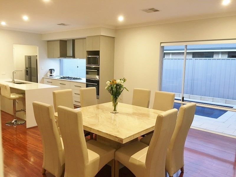 16 Belfry Way, Wattle Grove WA 6107