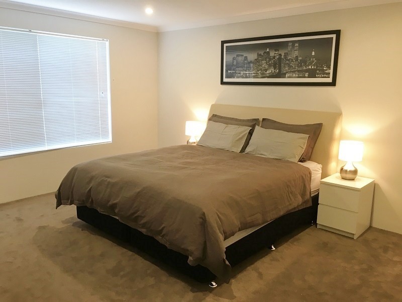 16 Belfry Way, Wattle Grove WA 6107