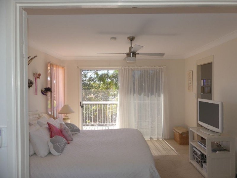 6 Headsail Drive, Banksia Beach QLD 4507