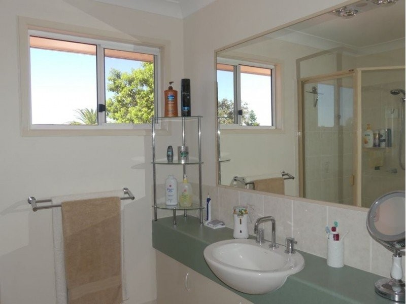 6 Headsail Drive, Banksia Beach QLD 4507