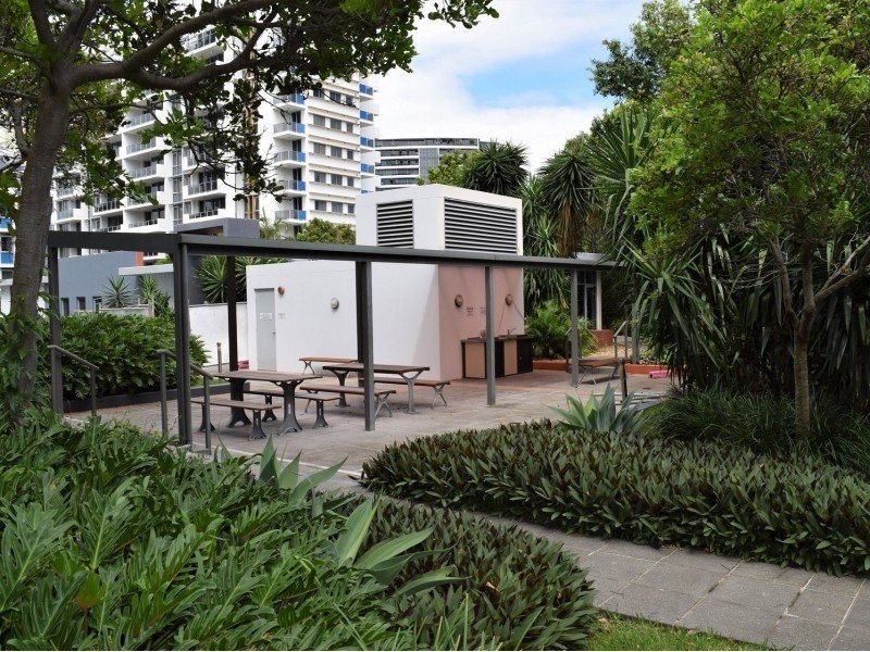 1114/3 Como Crescent, Southport QLD 4215