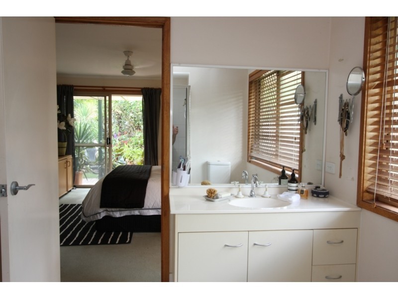 21 Church Road, Bellbowrie QLD 4070