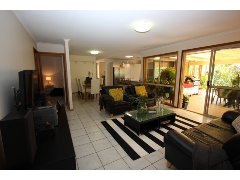 21 Church Road, Bellbowrie QLD 4070