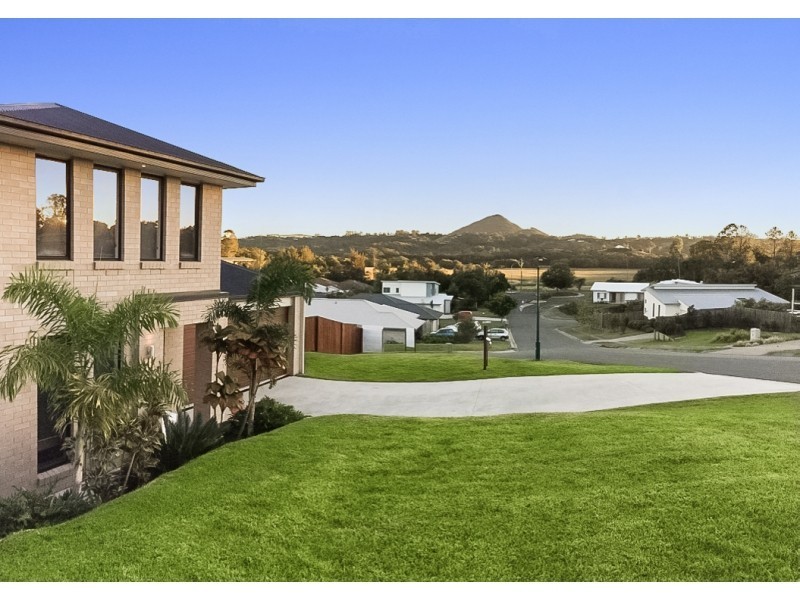 12 Viv Hull Avenue, Eumundi QLD 4562