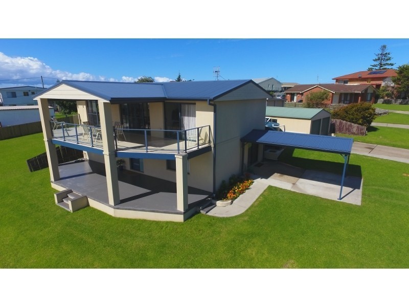 6 Lakeside Drive, Kianga NSW 2546