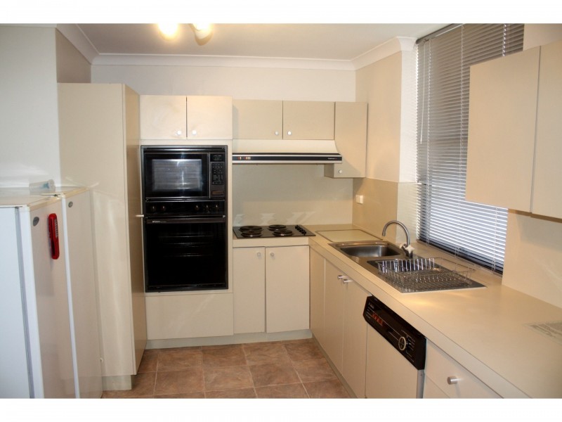 27/6A Valley Rd, Halls Head WA 6210