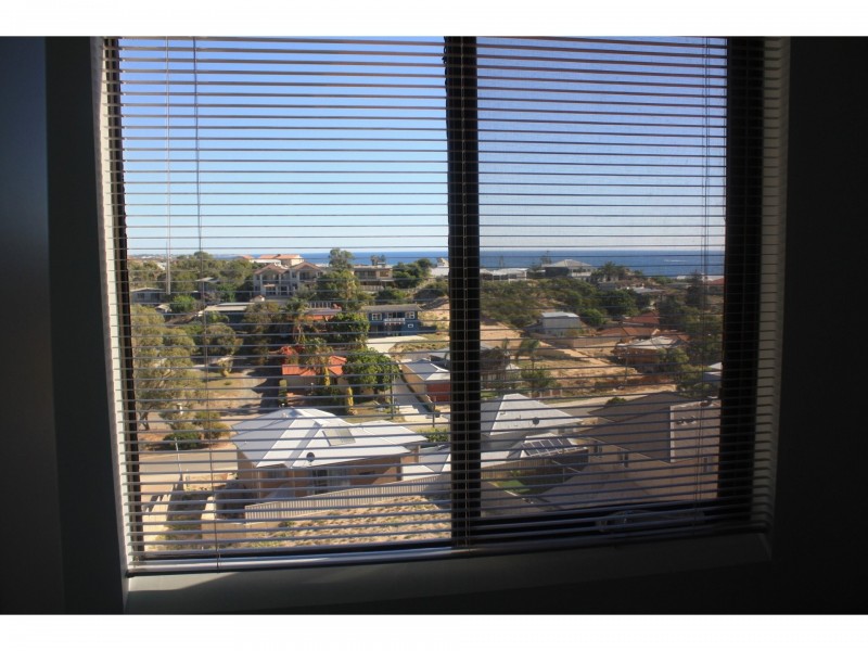 27/6A Valley Rd, Halls Head WA 6210